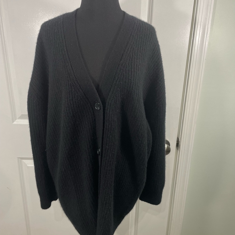 Quince Classic Black Women's Cardigan Sweater Size Small CB-114